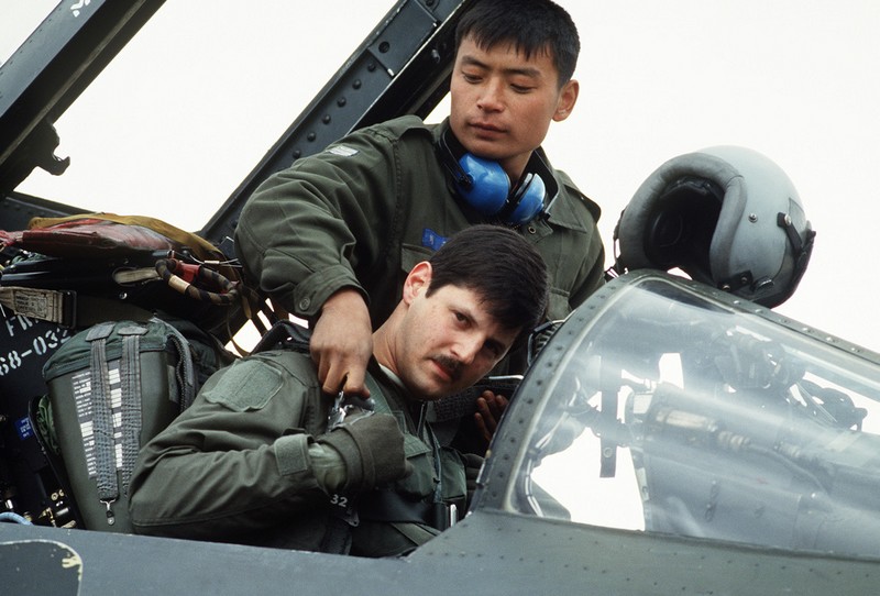 real_life_f4_korean_crewchief_american_pilot